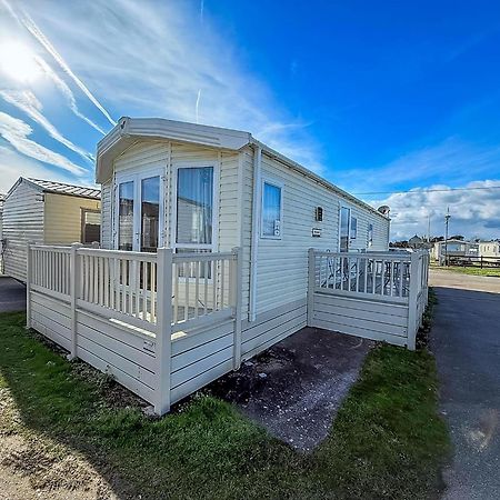 Lovely 6 Berth Caravan At Suffolk Sands Holiday Park Ref 45010Mv Felixstowe Exterior foto